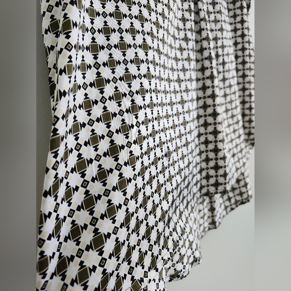 Liz Clairbone Blouse - Picture 4 of 9